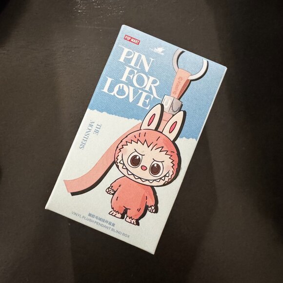 LABUBU - Pin for Love - "Y" from POP MART - Picture 4 of 4
